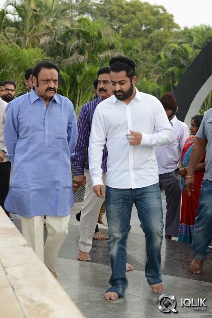 NTR-Family-Visit-to-NTR-Ghat-2016